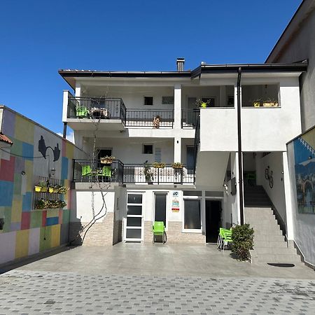 Family Apartment Near Old Town โมสตาร์ ภายนอก รูปภาพ