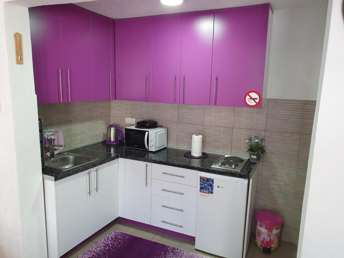 Family Apartment Near Old Town โมสตาร์ ภายนอก รูปภาพ
