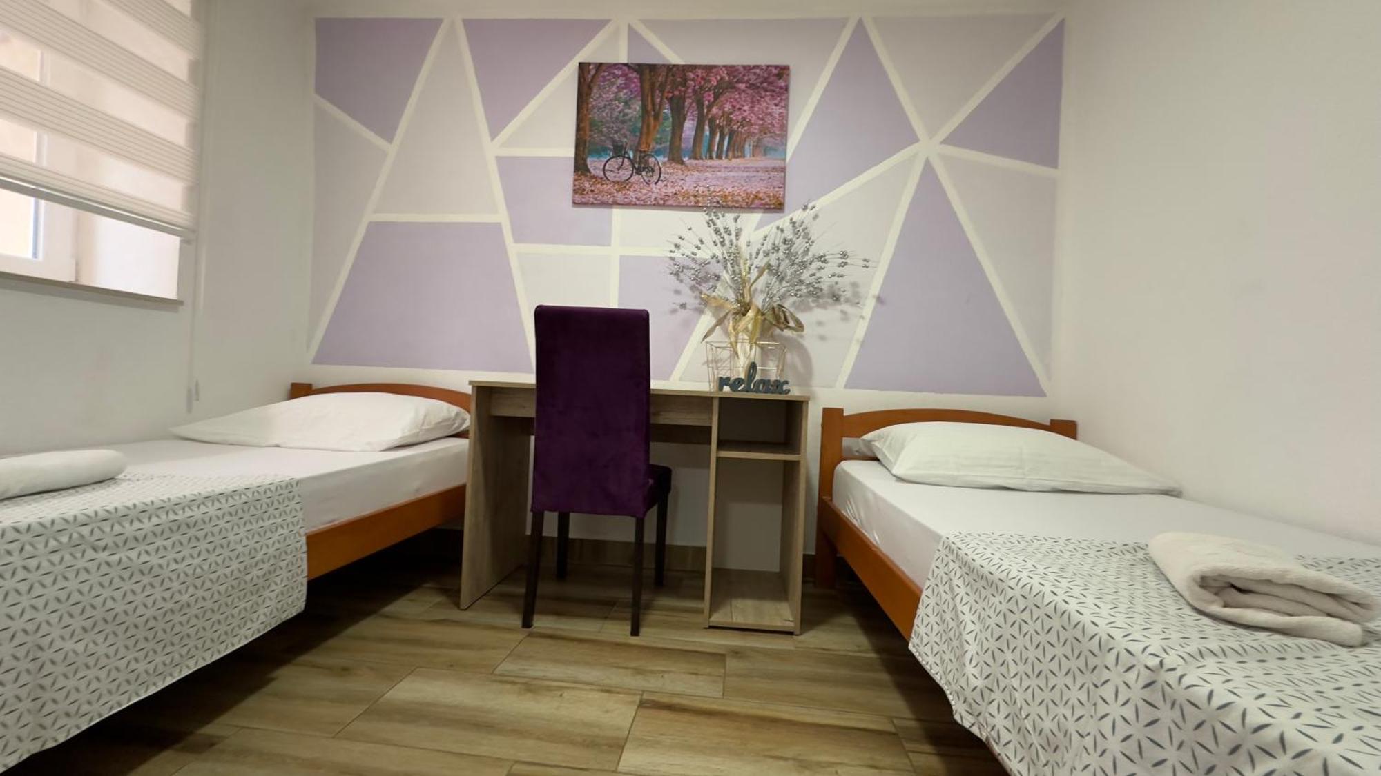 Family Apartment Near Old Town โมสตาร์ ภายนอก รูปภาพ