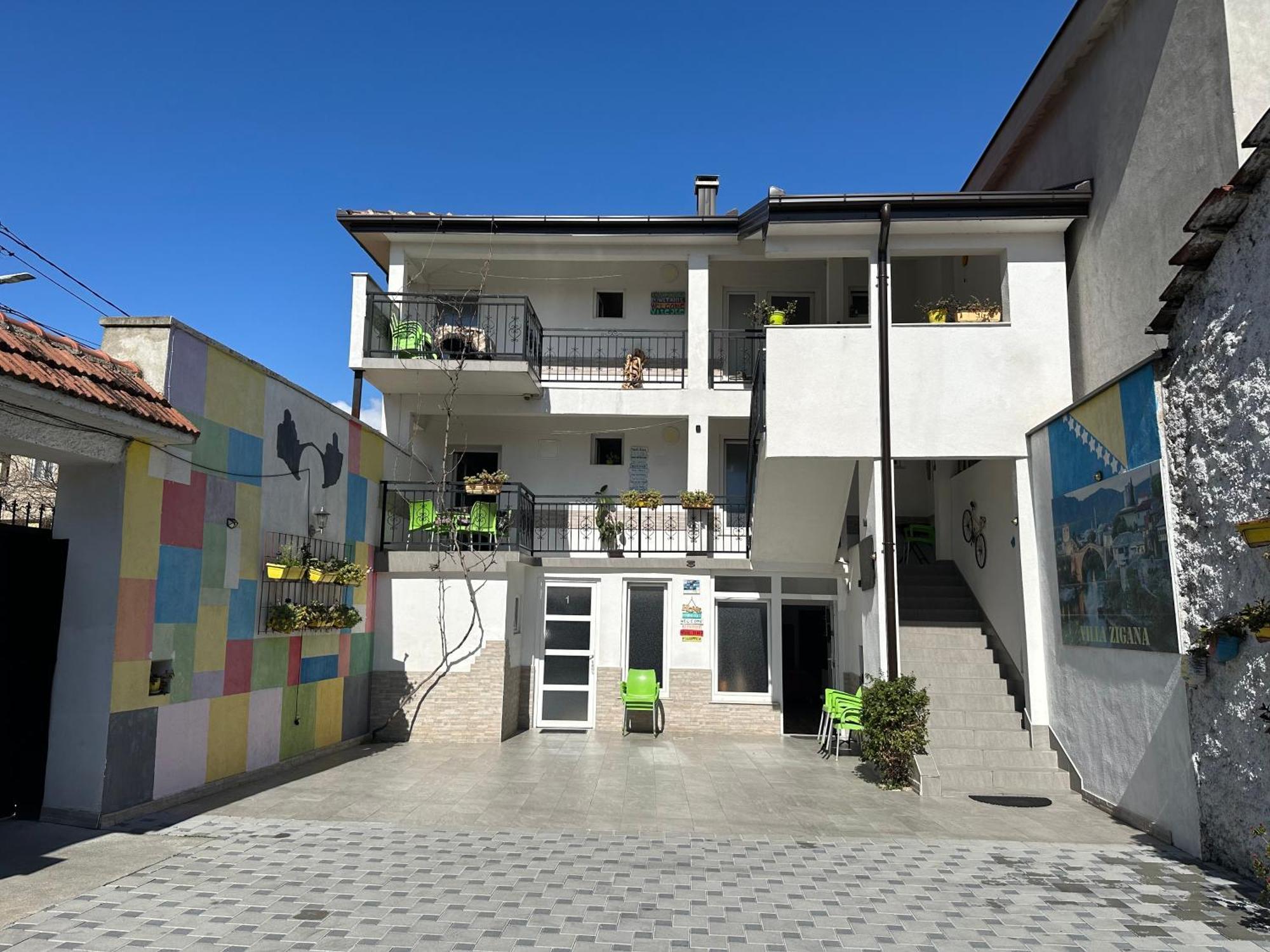 Family Apartment Near Old Town โมสตาร์ ภายนอก รูปภาพ