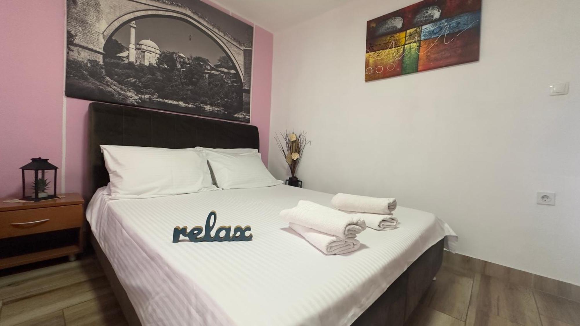 Family Apartment Near Old Town โมสตาร์ ภายนอก รูปภาพ