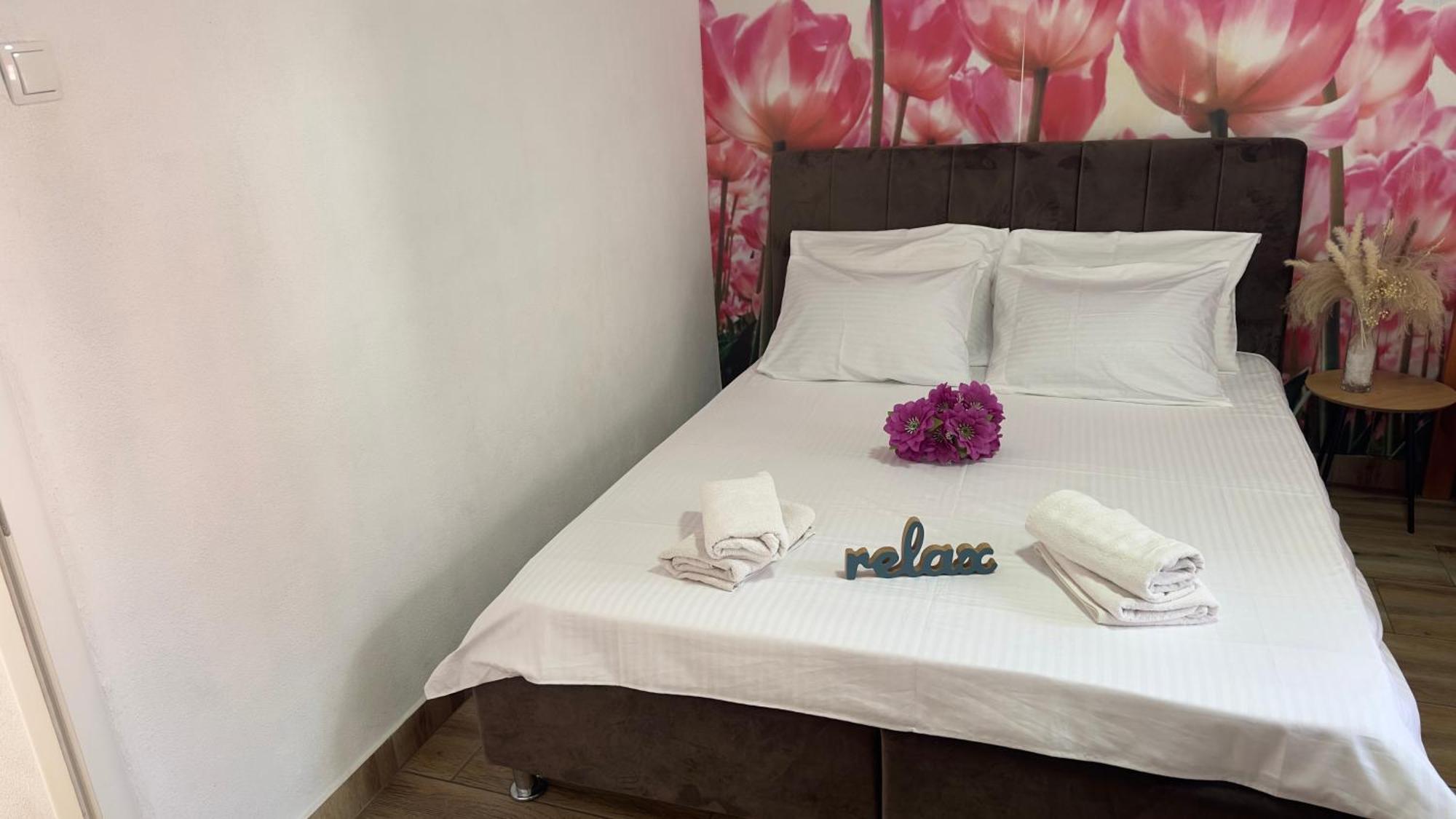 Family Apartment Near Old Town โมสตาร์ ภายนอก รูปภาพ