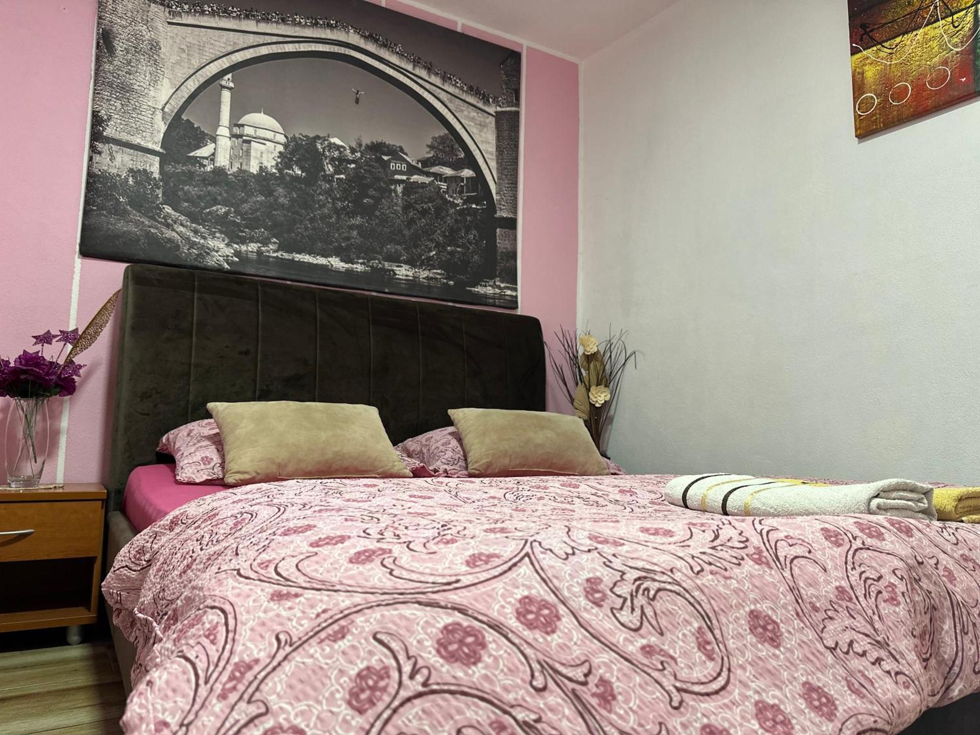 Family Apartment Near Old Town โมสตาร์ ภายนอก รูปภาพ